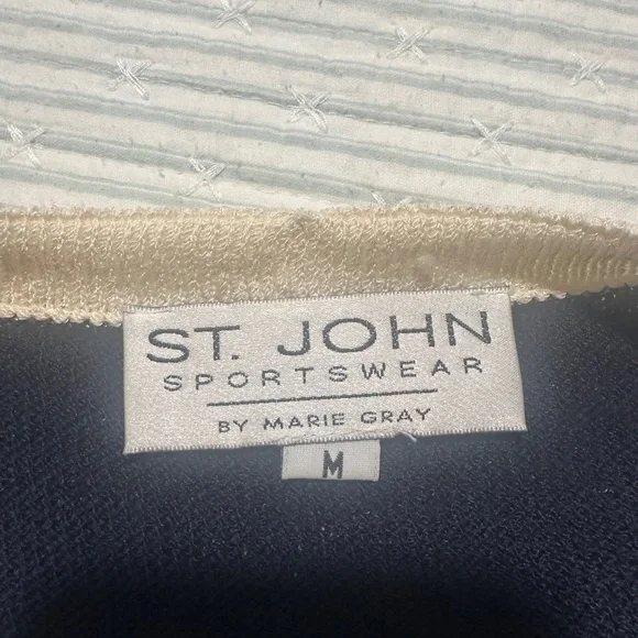 St. John Navy and Cream V-Neck Sweater - Picture 4 of 4